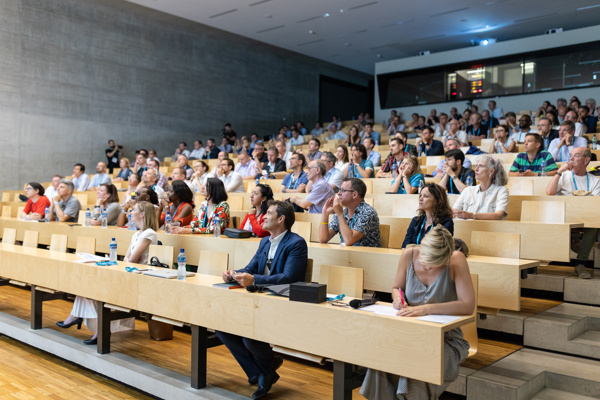 Olivier Curty présent à l'événement des 30 ans de la HEG Fribourg, discours officiel